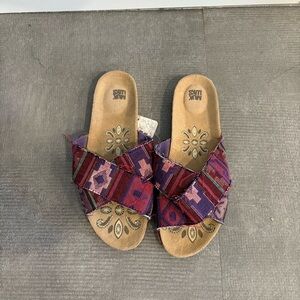 Muk Luks Multi Colored Women's Slip‎ On Sandals Size 10 NWT